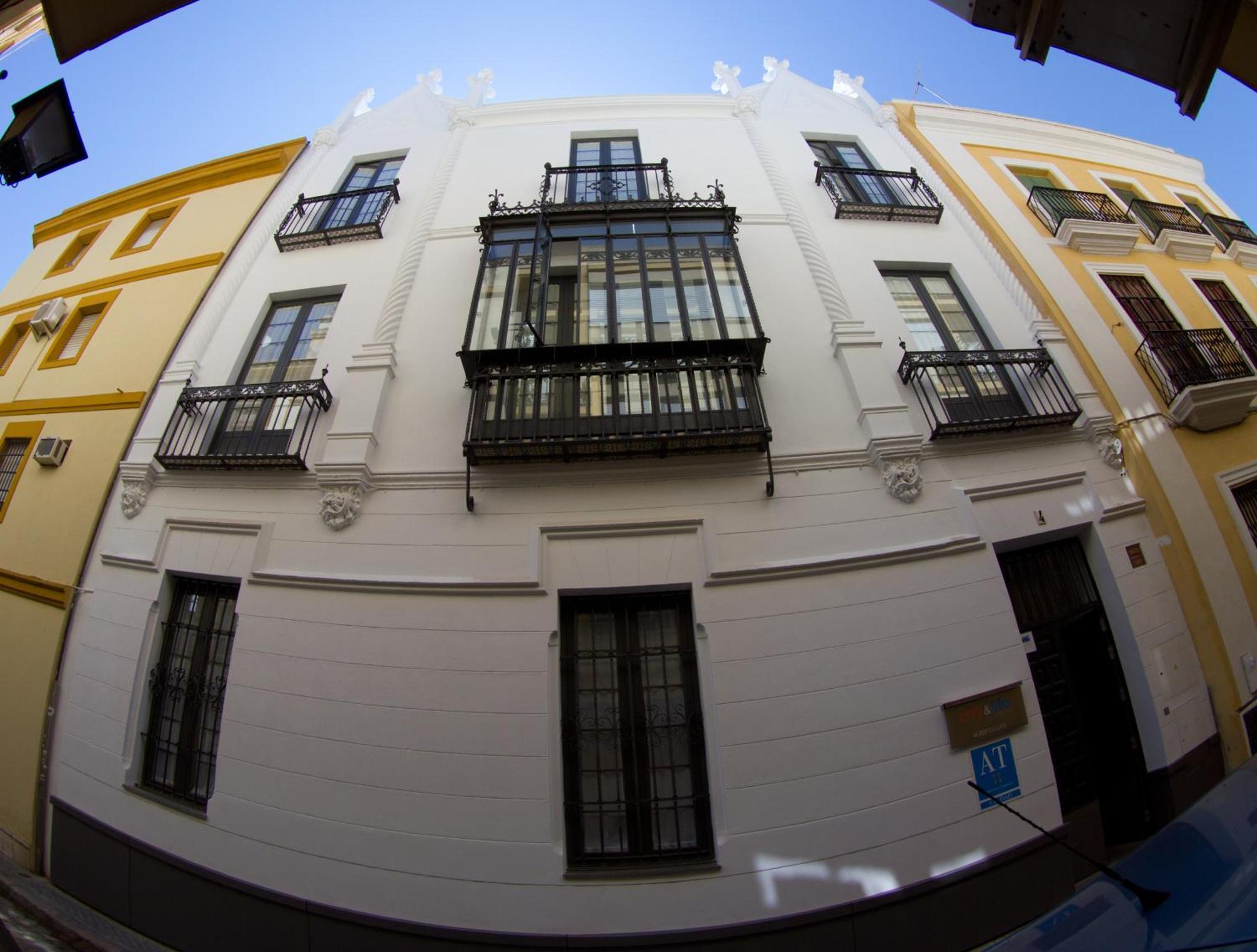 Life Apartments Alberto Lista Sevilla Bagian luar foto